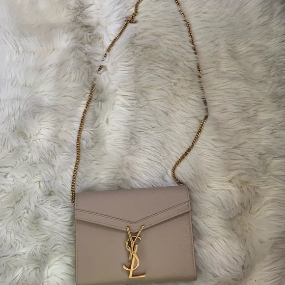 Saint Laurent CASSANDRA MEDIUM CHAIN BAG IN GRAIN DE POUDRE EMBOSSED LEATHER - Picture 2 of 13